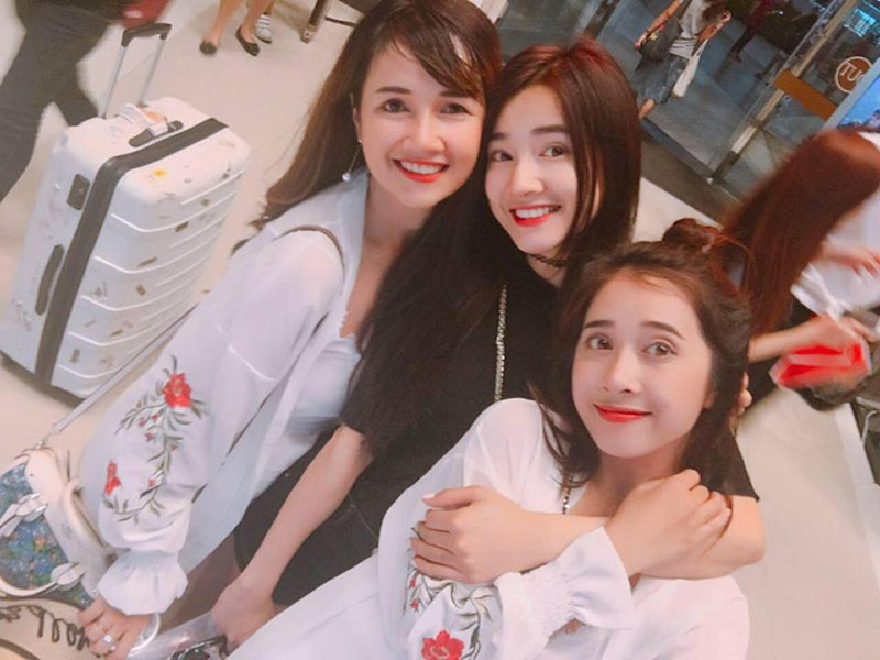 Em gái, em trai ‘tài sắc vẹn toàn’ của người nổi tiếng